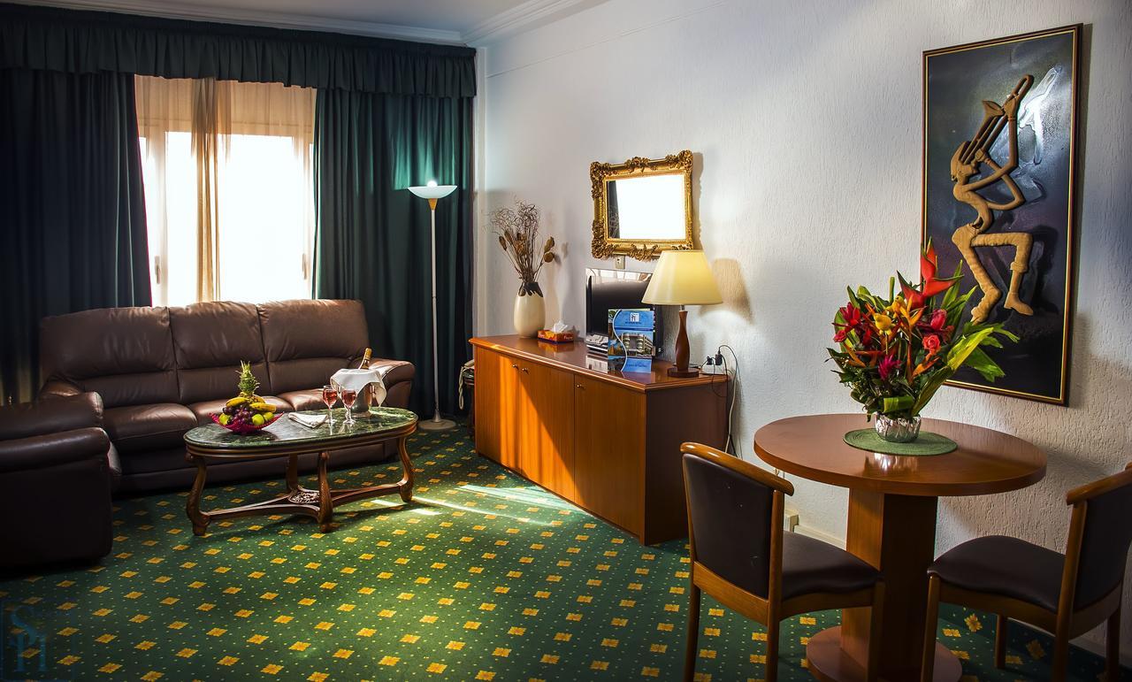 Hotel Splendid Ouagadougou Exteriör bild